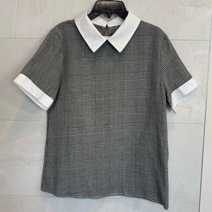 Super cute flatter loose collared blouse